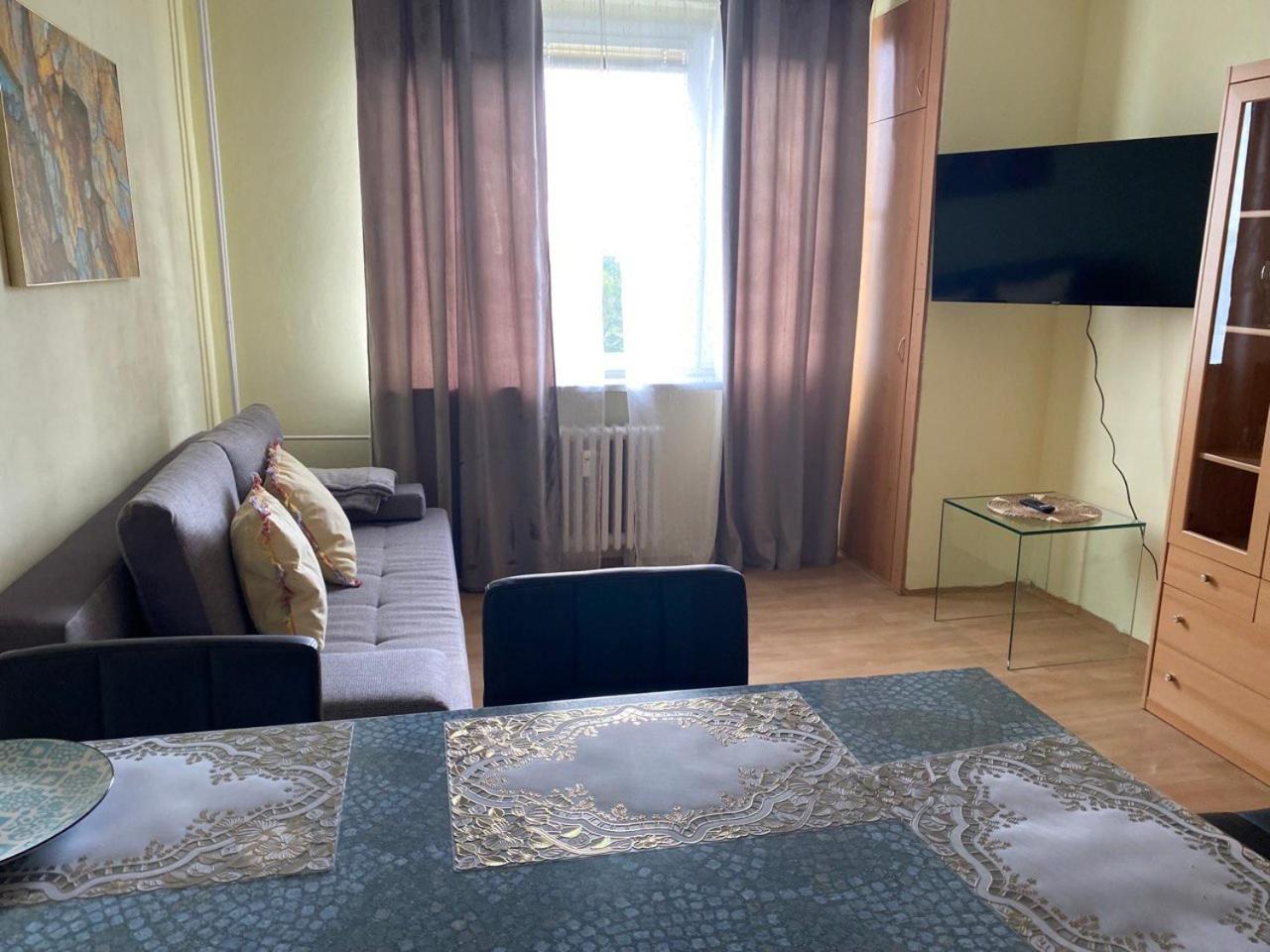 Apartmany 2Kk U Fakultni Nemocnice Volne Parkovani Hradec Králové Exteriér fotografie